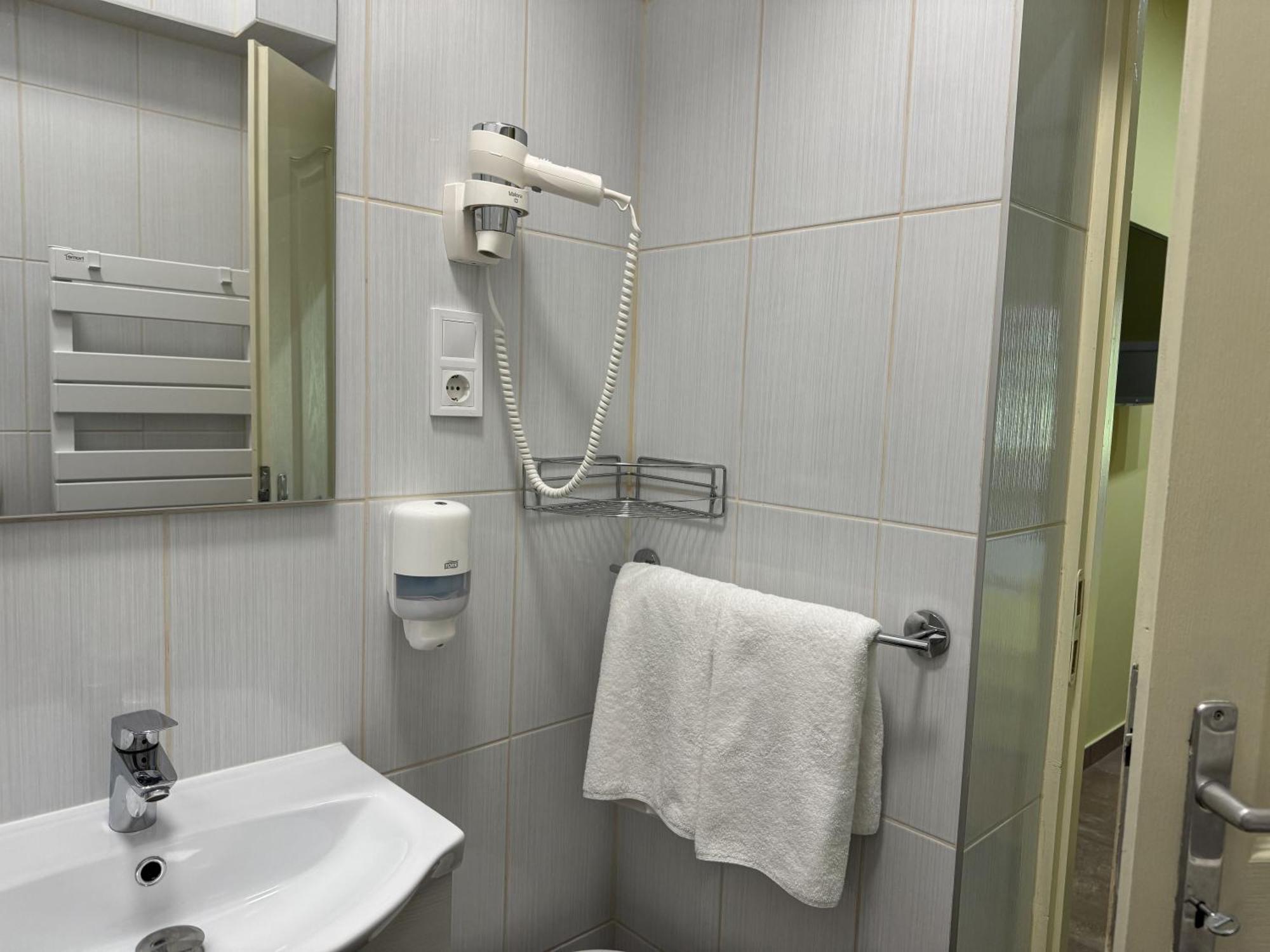 Szem-S Vendeghaz Hotel Balatonszárszó Buitenkant foto