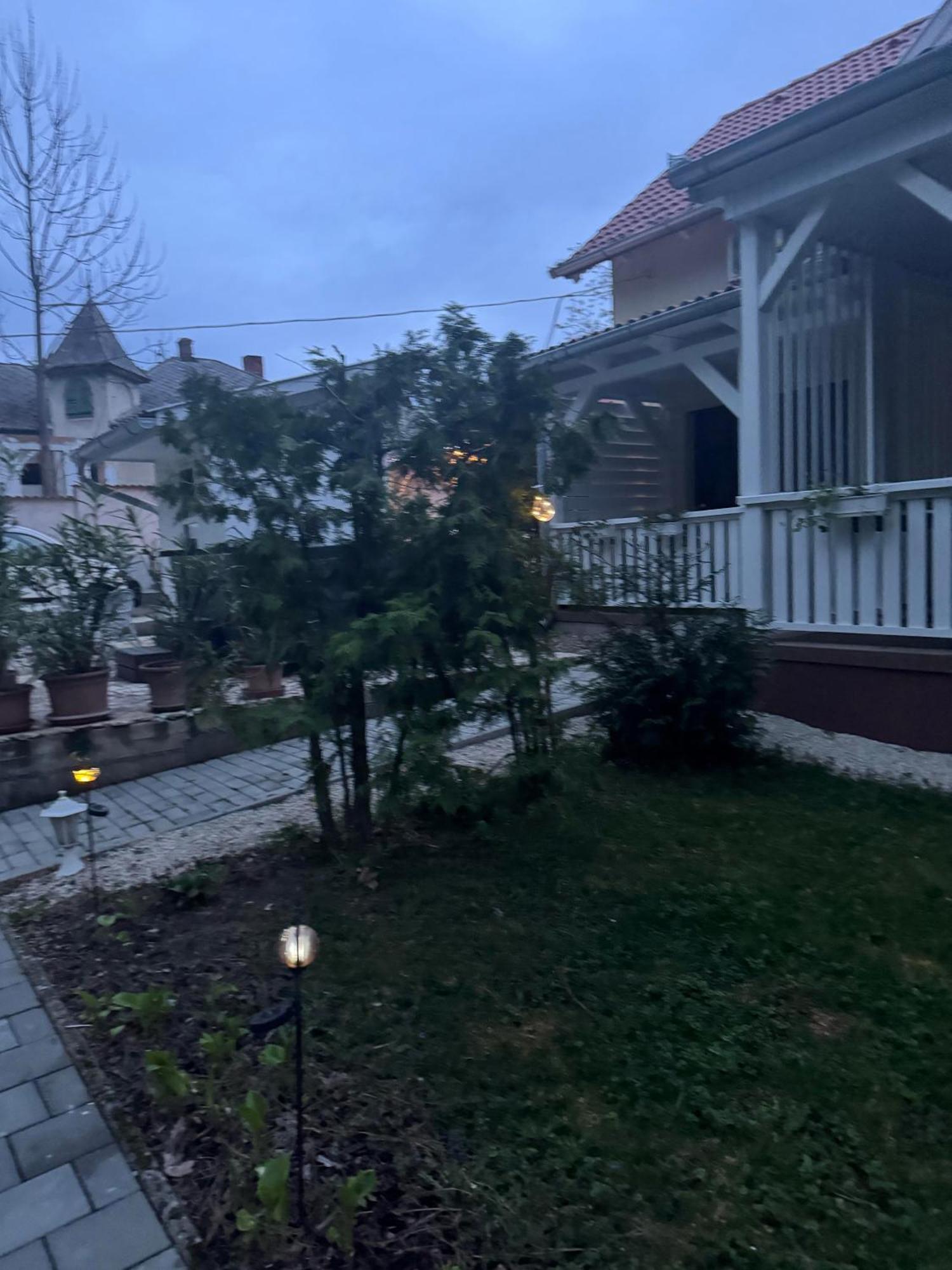 Szem-S Vendeghaz Hotel Balatonszárszó Buitenkant foto